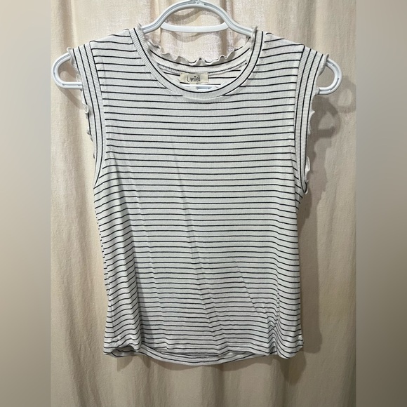 Ribbed white and black striped shirt, ruffle details - Picture 5 of 5